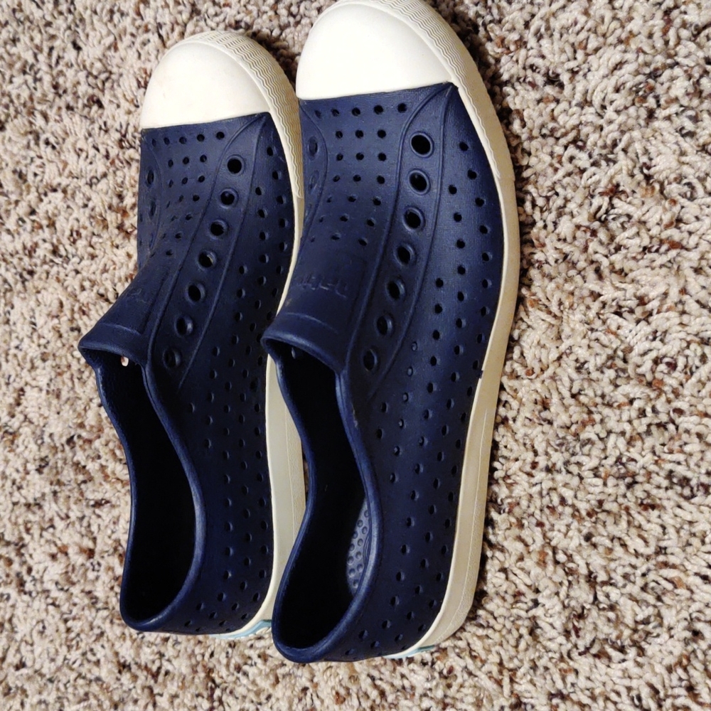 Native shoes, navy, size J5